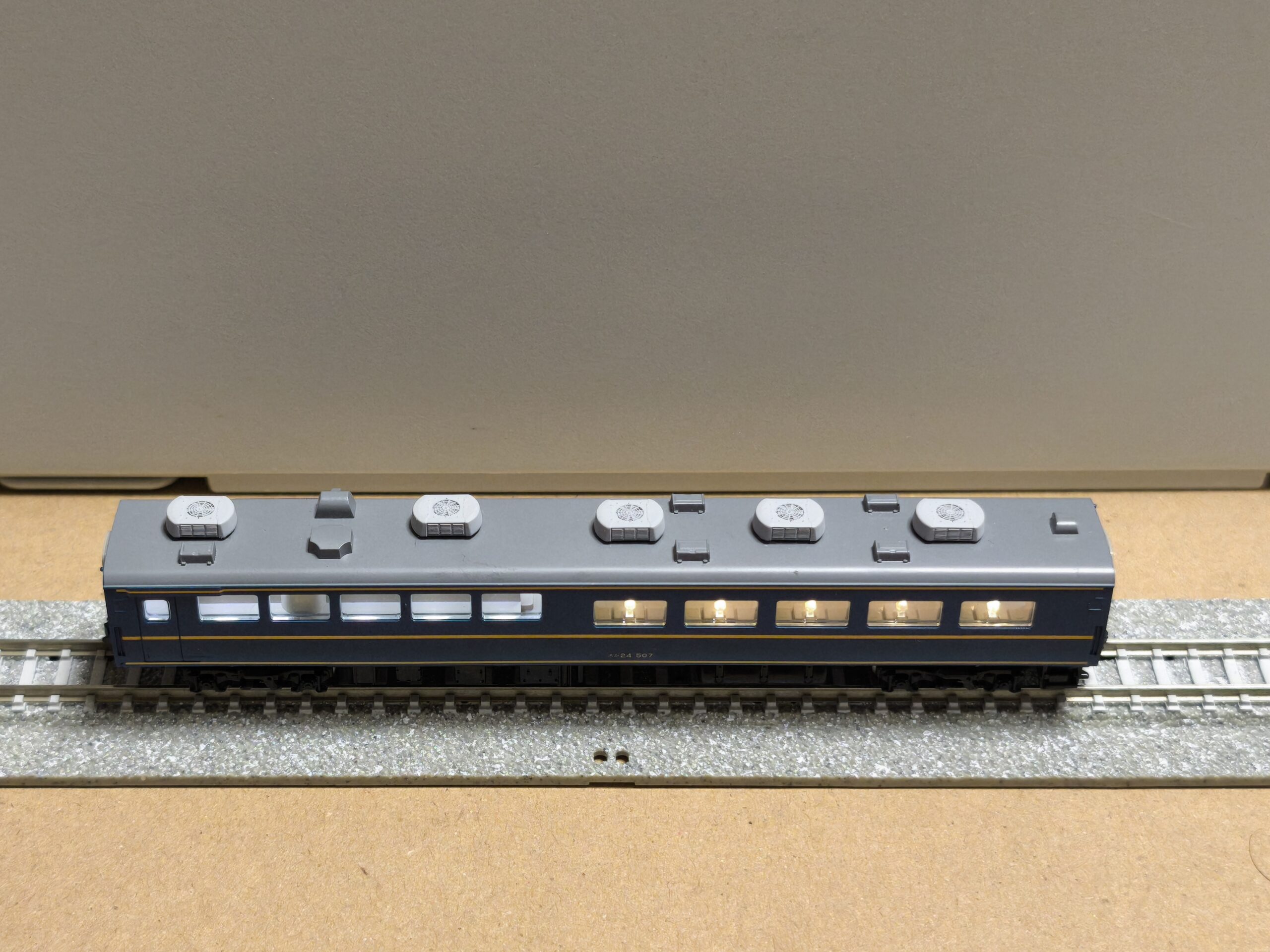 T社 寝台客車専用室内灯 スシ24-500(東/98870)向け - 画像 (2)
